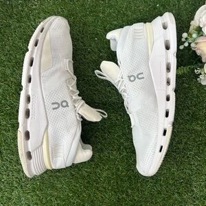 On Running CLOUDNOVA women Running Shoes in White/yellow size 9  preowned